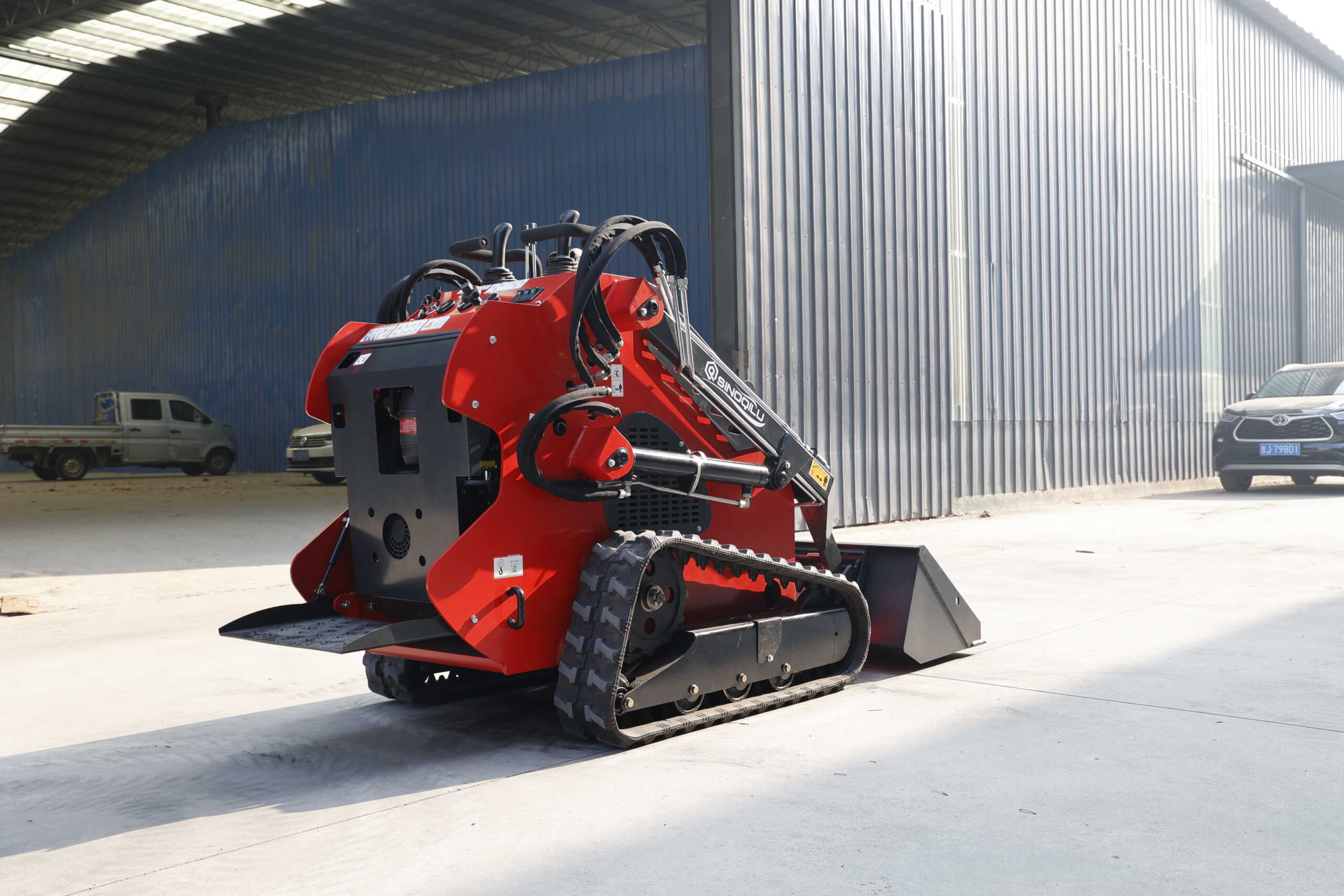 Ulasan Pelanggan: Pemuat Skid Steer China Paling Tepercaya 2 F9A0269 berskala 2