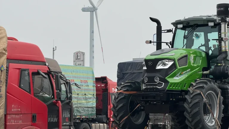 Hiina traktor 50 HP tarnija QL-504 G üllatused väikestes ruumides 1 hiina traktori 50 hj tarnija ql 504 g üllatab väikestes ruumides