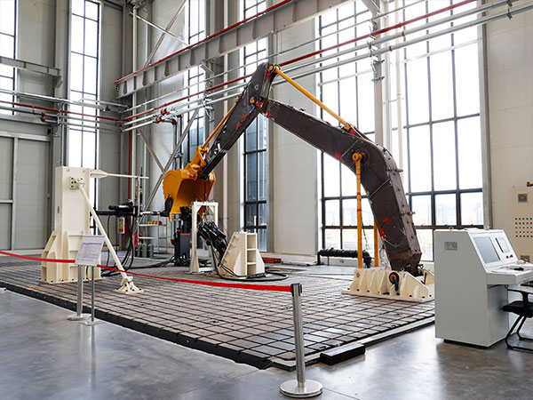 Orange attachments stored in the Qilu factory